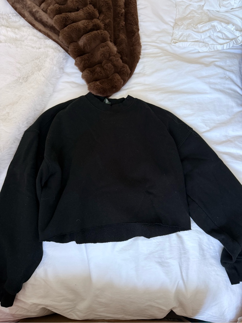 Black Cropped Crewneck Sweatshirt